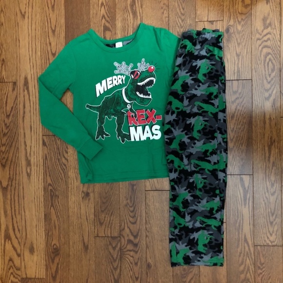 3/$30 - Christmas PJ size 7/8 - Picture 2 of 4